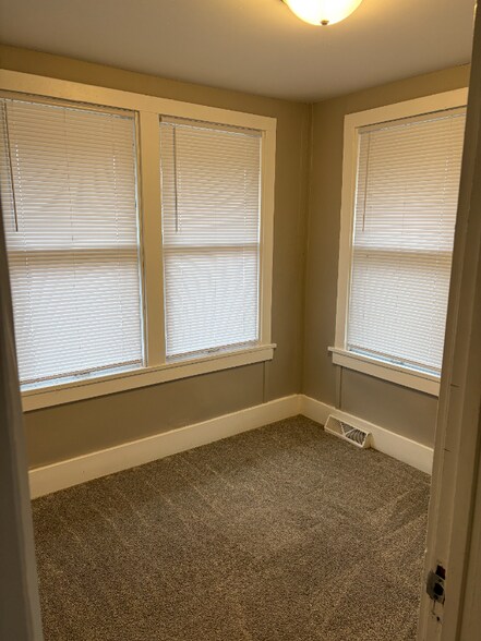 Building Photo - 134 Carter Lake Club