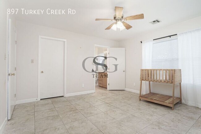 Building Photo - 897 Turkey Creek Rd