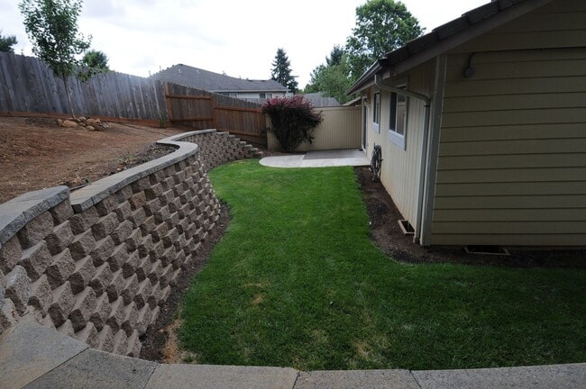 Building Photo - South Salem Neighborhood