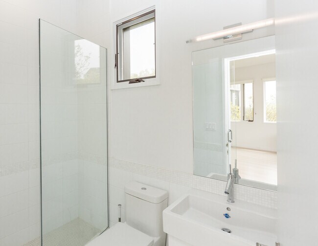 Building Photo - 43 Surfside Ave