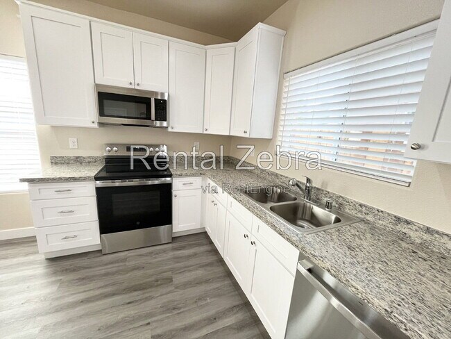 Building Photo - 1310 Playa Del Rey Dr