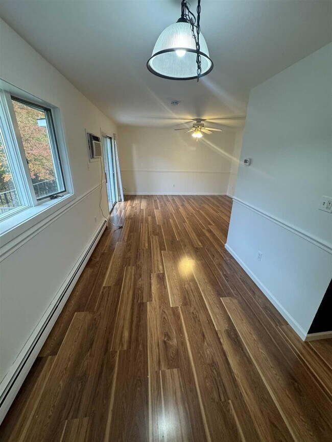 Building Photo - 10 Field Ct