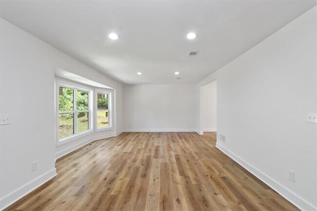 Building Photo - 1129 Pinehurst Rd