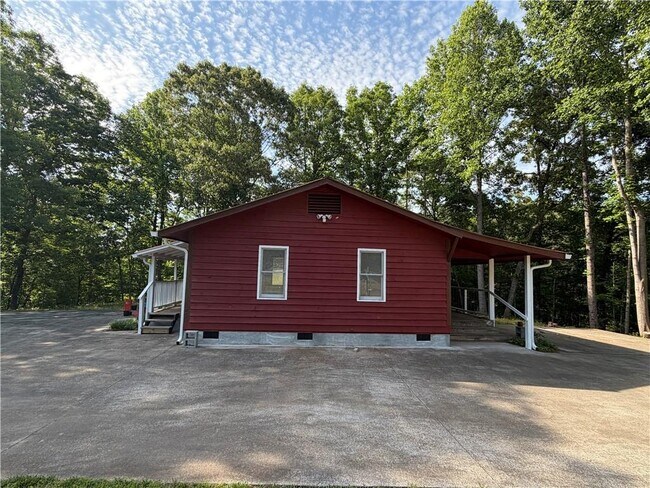 Building Photo - 86 Robert Jones Rd