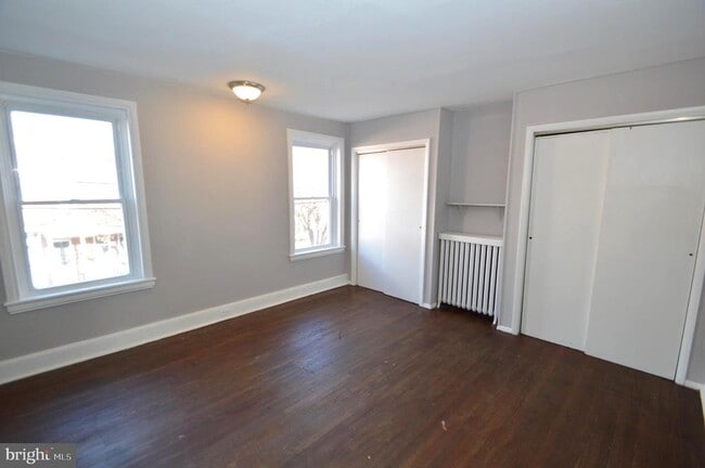 Building Photo - 348 Barclay St