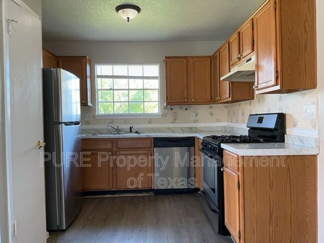 Building Photo - 608 Greenlawn Blvd