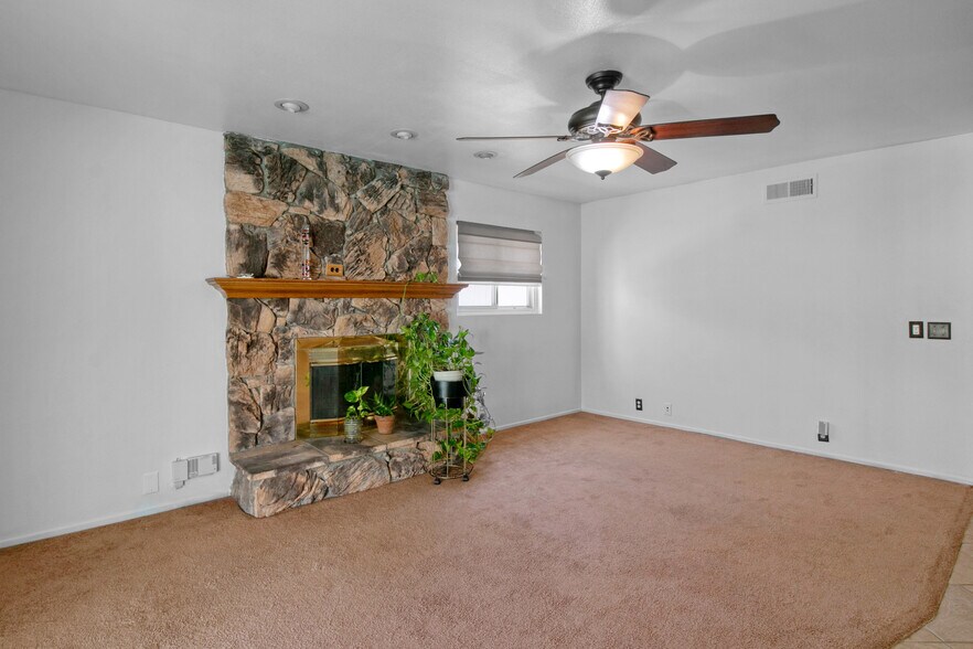 Building Photo - 1034 Thompson Ave N