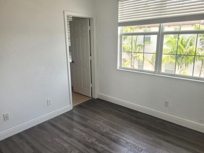 Building Photo - $3,400MONTHLY;2578 SW 119TH WAY MIRAMAR, F...