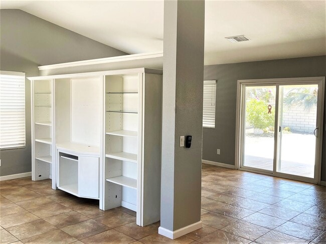 Building Photo - 3+ bedroom, 2 bath pool and spa home