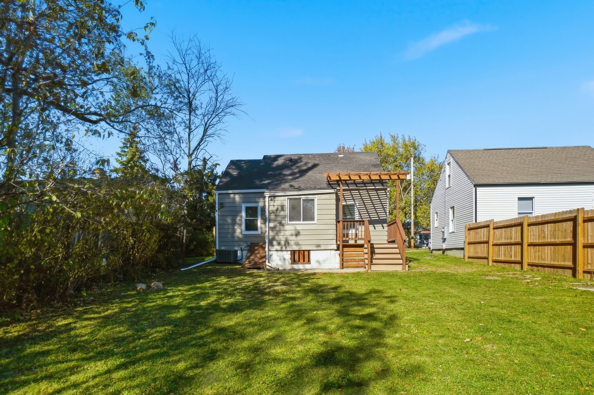 Building Photo - 149 W Lane Ave