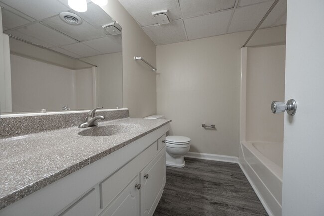 Building Photo - Charming 2 Bedroom Condo Living in the Heart of Chapel Hill