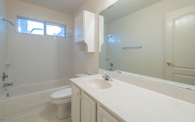 Building Photo - 2811 Hannah Kay Ln