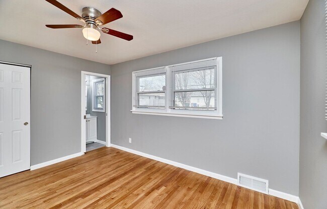 Building Photo - 255 Florisota Dr