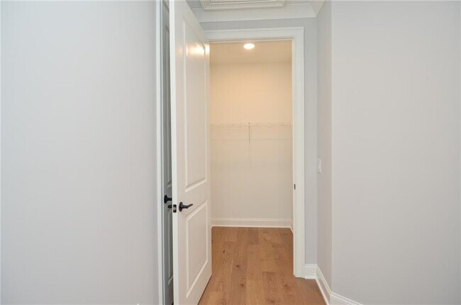 Building Photo - 3963 Enclave Wy