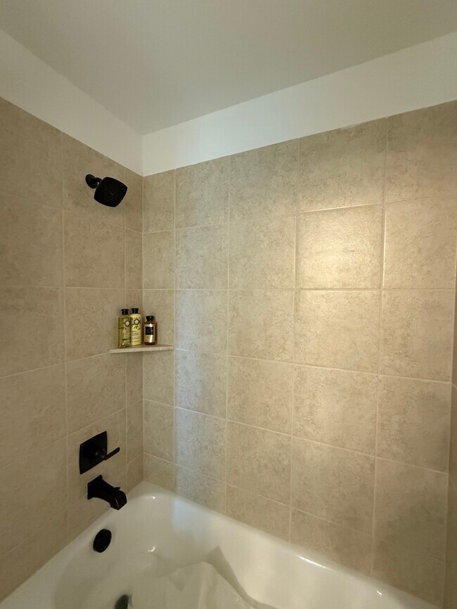 Building Photo - 2832 Fountain Park Dr