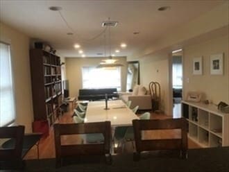 Building Photo - 11 Oak St