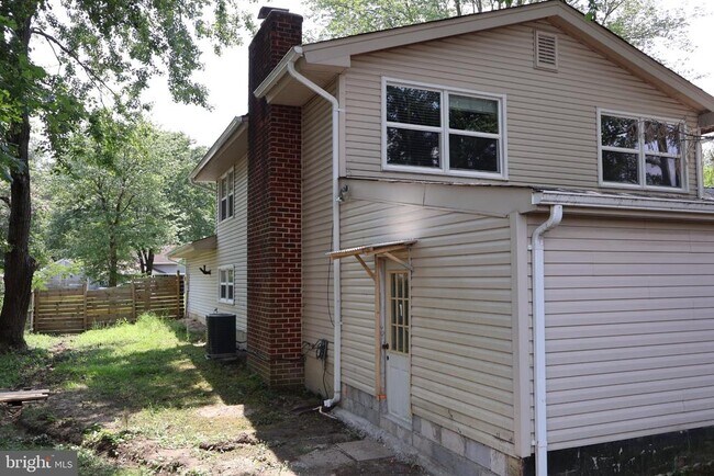 Building Photo - 5218 Caroline Cir
