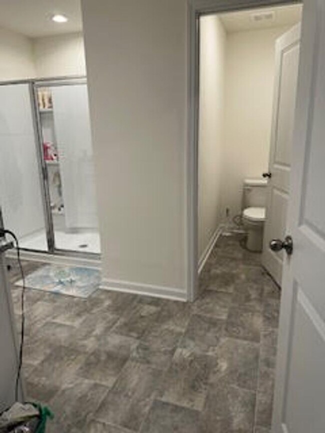 Building Photo - Knoxville 37932 - FULLY FURNISHED $3,300.0...