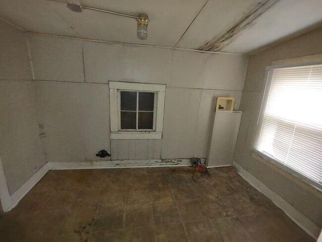 Building Photo - 2 Bedroom / 1 Bath Paducah