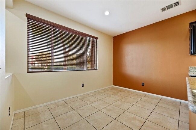 Building Photo - Comfort, Convenience & Community Amenities