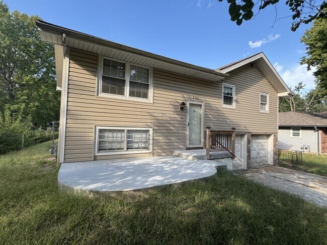 Primary Photo - 224 SW Kingscross Rd