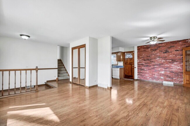 Building Photo - 9230 N Callero Dr