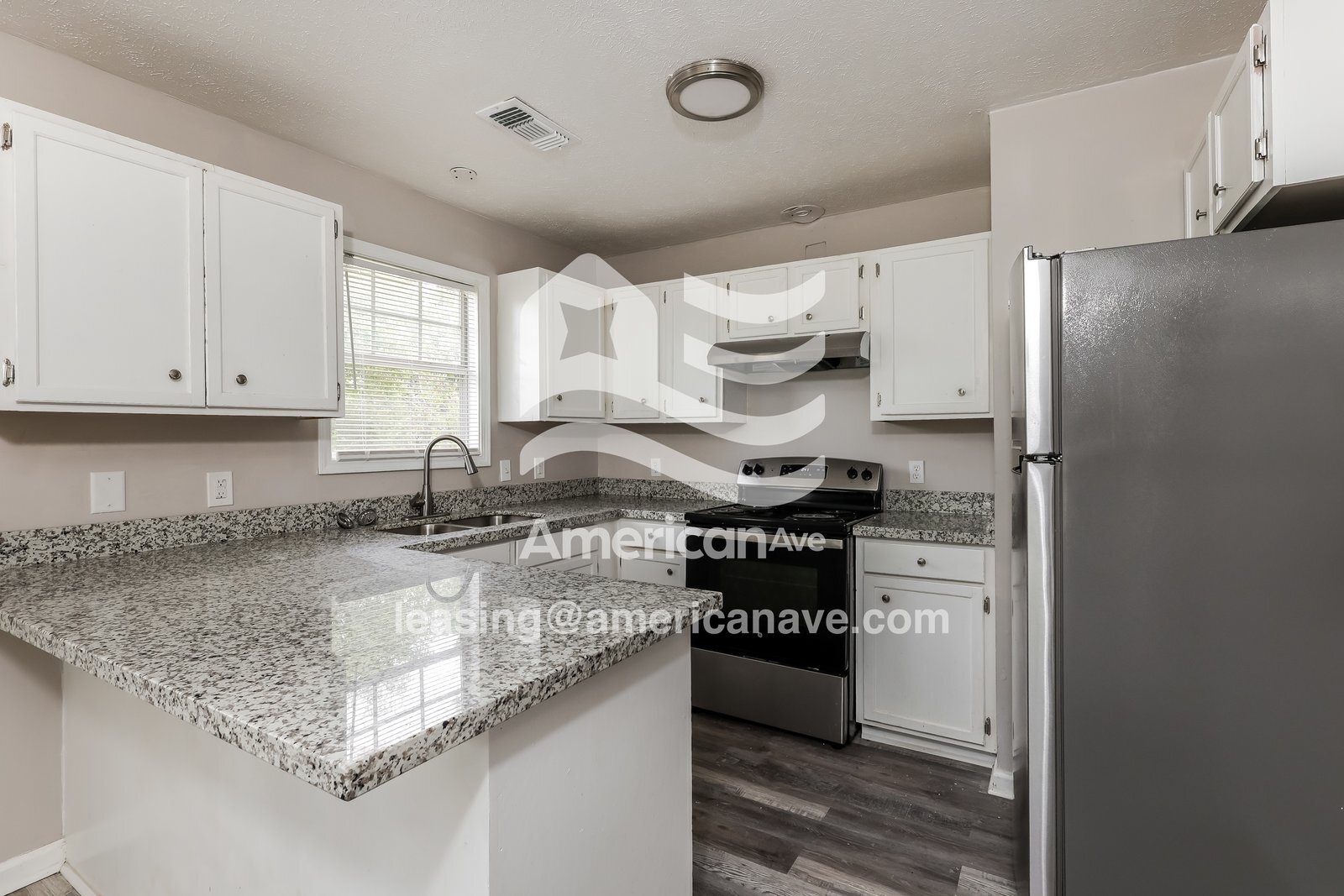 Building Photo - 175 E Bell St