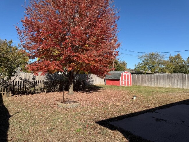 Building Photo - 5902 W Franklin St