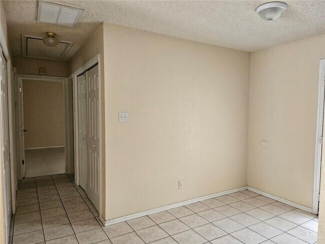 Building Photo - 716 Quail Ave