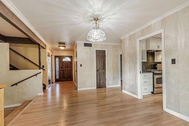 Building Photo - Elegant and Spacious 4Bedroom Sunnyvale Home