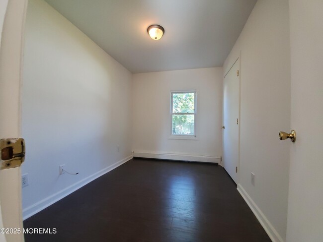 Building Photo - 722 Monmouth Pkwy