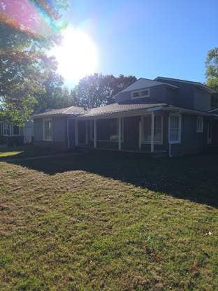 Building Photo - "Spacious 3-Bedroom Gem with 2300 Sq Ft in...