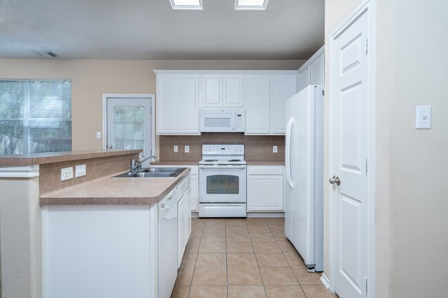 Building Photo - 207 N Burberry Park Cir