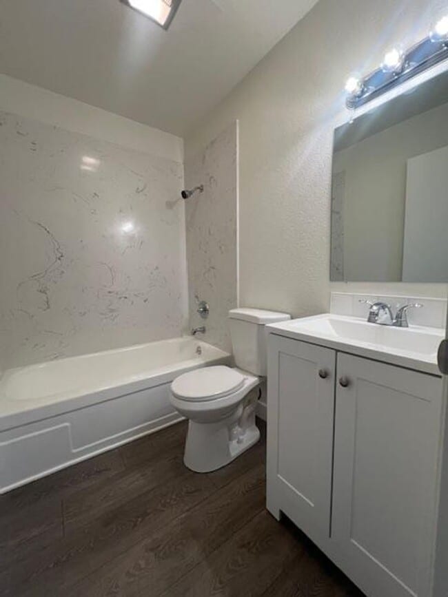 Building Photo - REMODELED 2 BED UNIT W/ GARAGE!