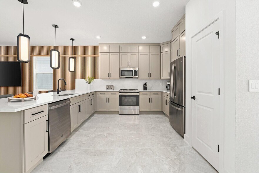 Building Photo - 5659 Asterisk Ave