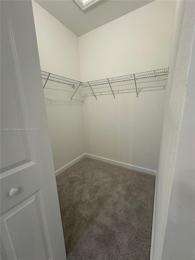 Building Photo - 2534 SE 27th Dr