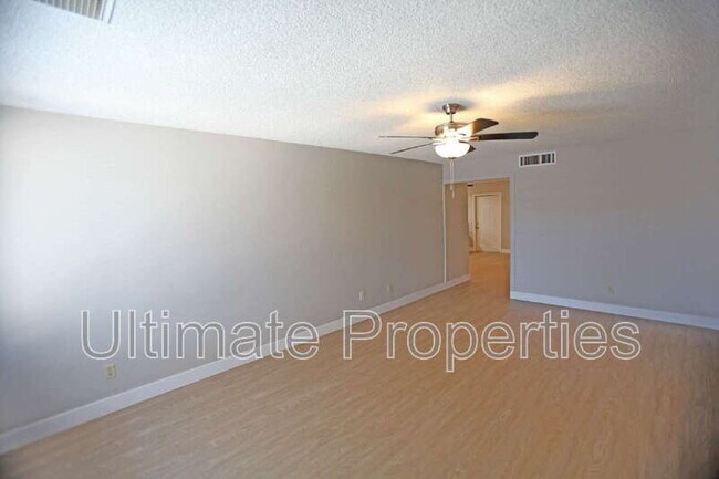 Building Photo - 10825 N 45th Ln