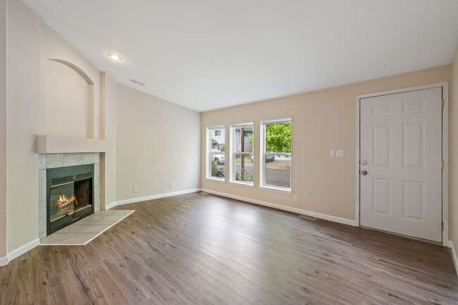 Building Photo - 3BR House Available in Pleasant Valley
