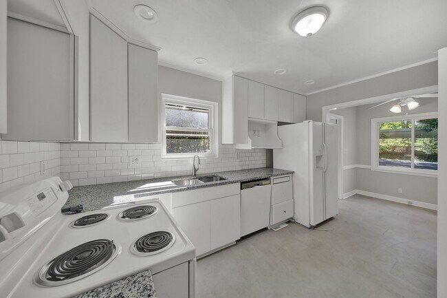 Building Photo - Lovely 3 Bed 2 Bath Home in Monroe!