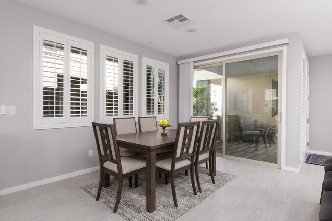 Building Photo - Luxury Summerlin townhome in resort style gated community