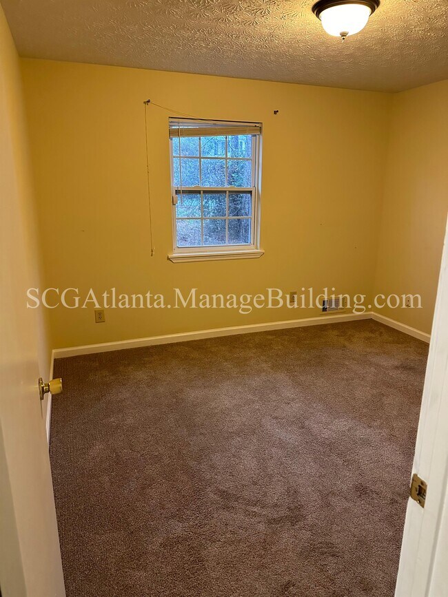Building Photo - 200 Pinehurst Dr
