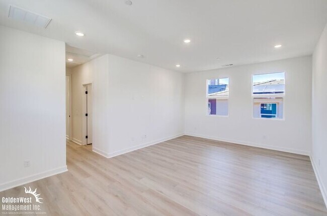 Building Photo - Brand New Build 3Bdm 2.5Ba Home in the Hil...