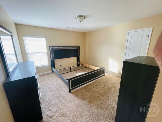 Building Photo - 495 Stonebridge Cir