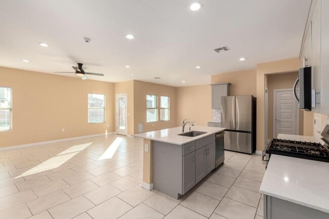 Building Photo - 12742 E Joffroy Dr