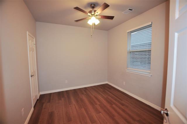 Building Photo - 1102 Story Book Ln