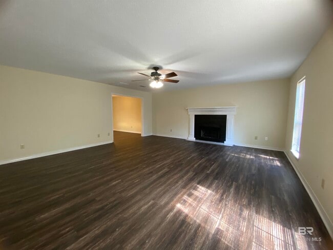Building Photo - 233 Ridgewood Dr