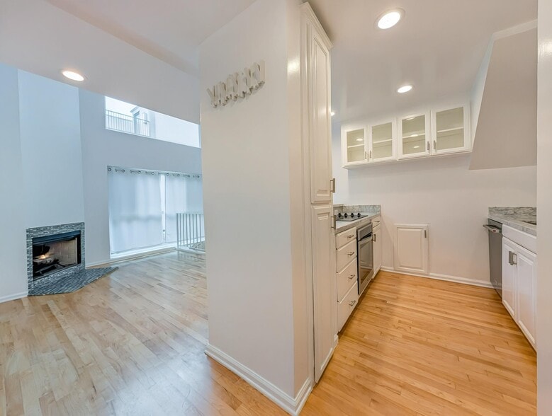 open-concept leaving - 14 Reef St