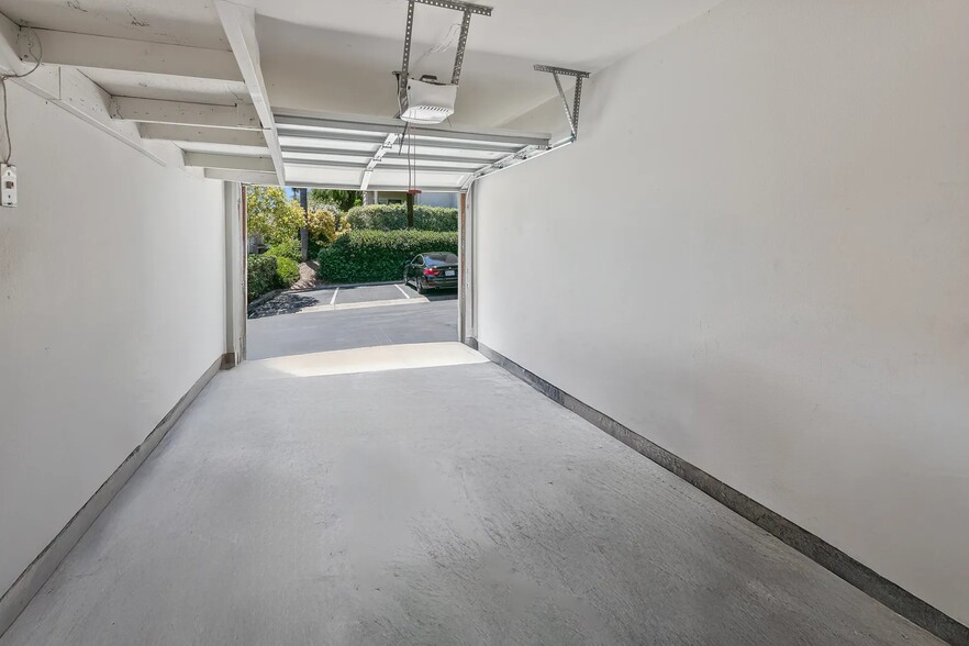 Building Photo - 13378 Tiverton Rd