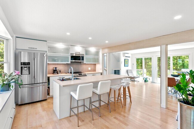 Building Photo - 130 Berkshire Trl