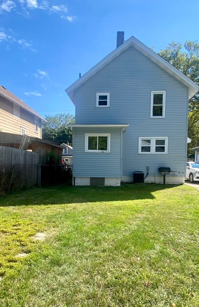 Building Photo - 1062 Pitkin Ave